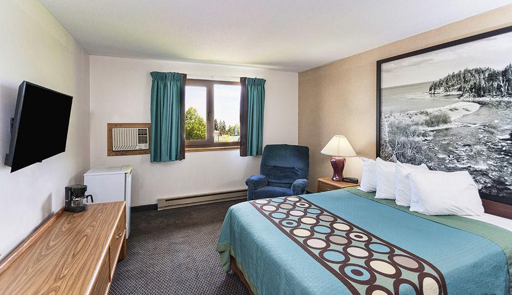 Super 8 By Wyndham Duluth Otel Dış mekan fotoğraf