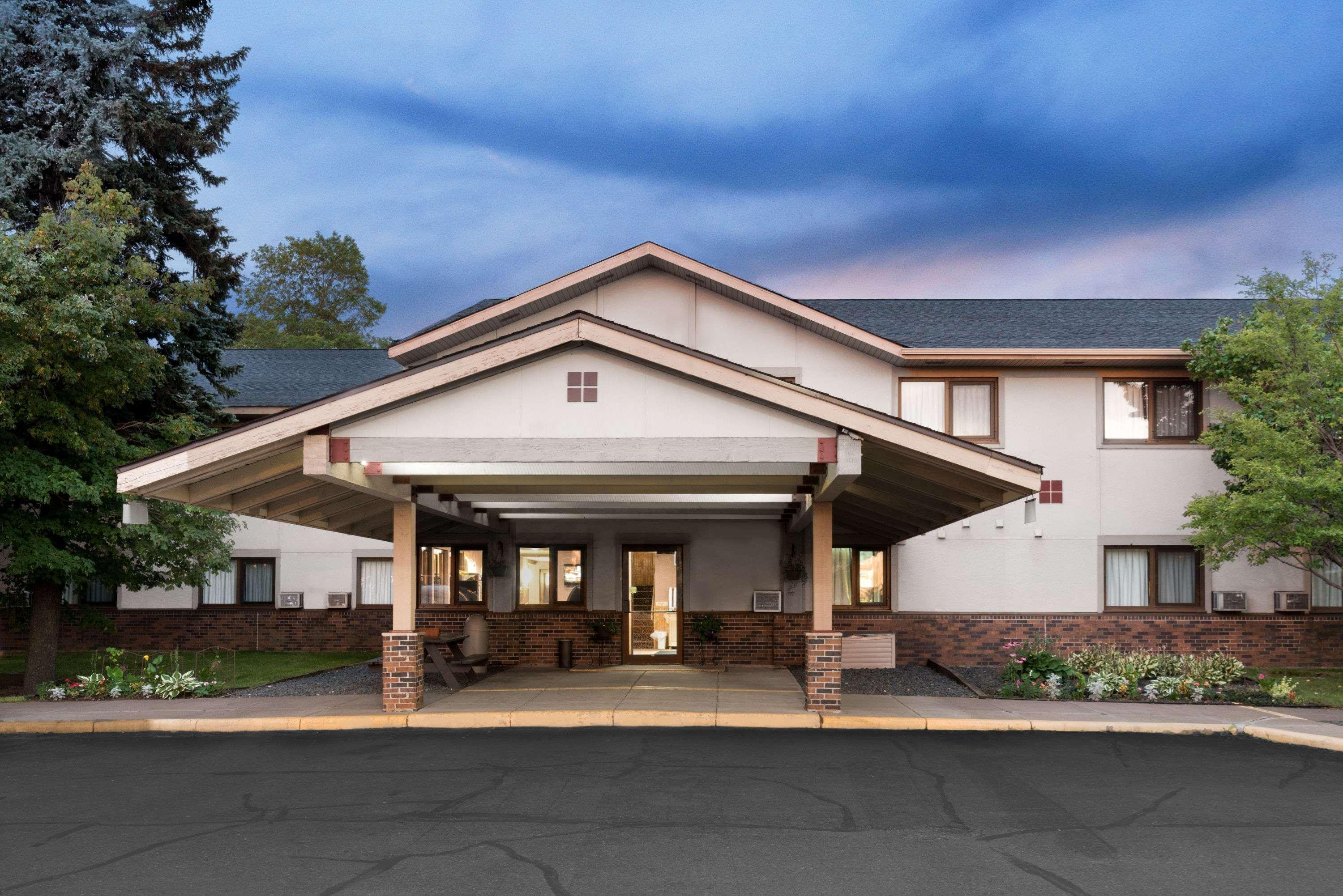 Super 8 By Wyndham Duluth Otel Dış mekan fotoğraf