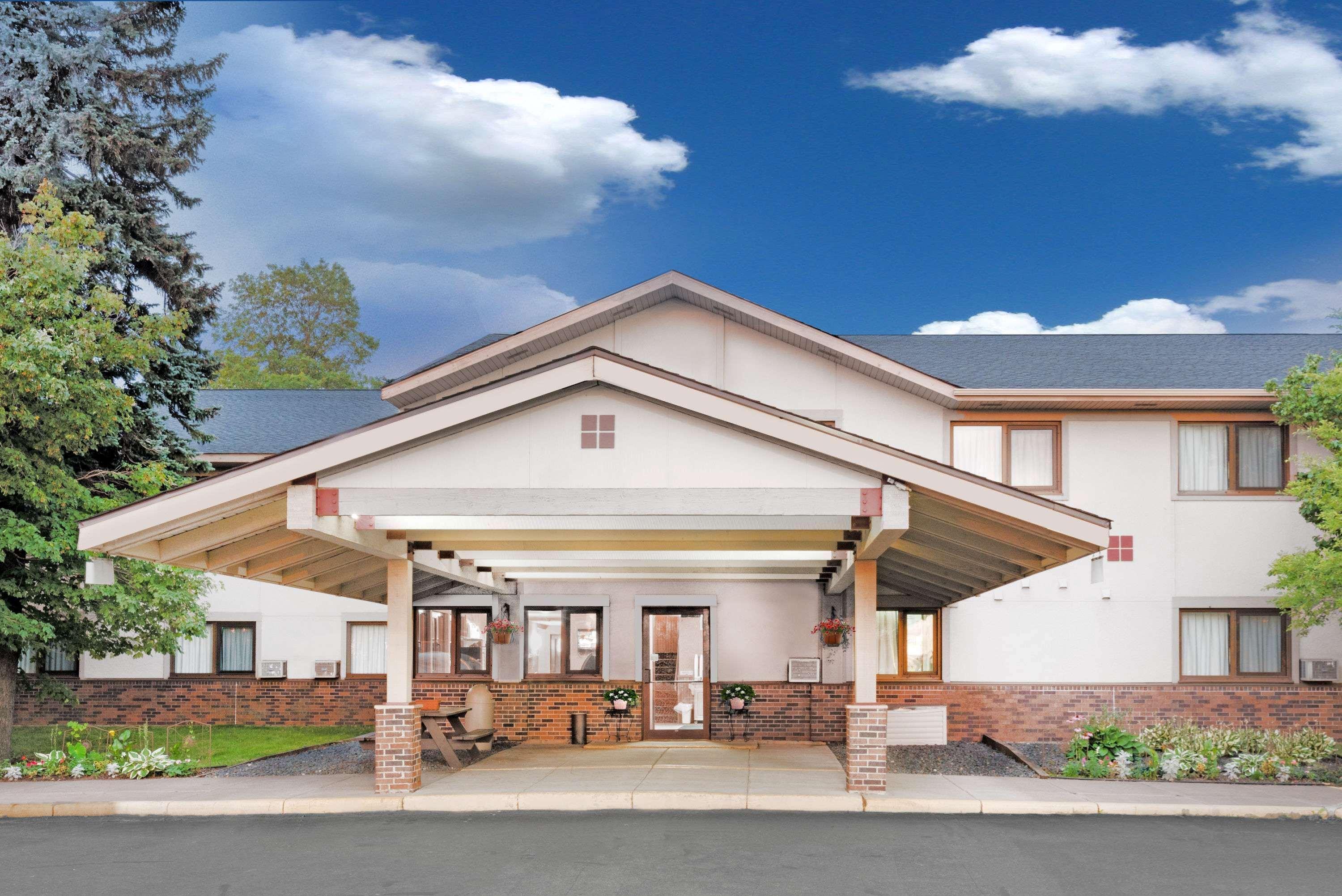 Super 8 By Wyndham Duluth Otel Dış mekan fotoğraf