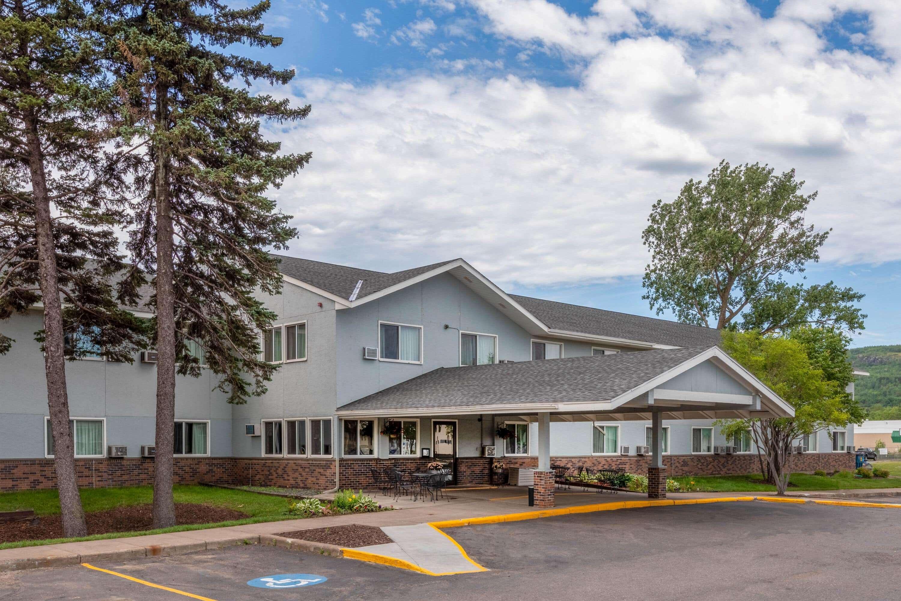 Super 8 By Wyndham Duluth Otel Dış mekan fotoğraf