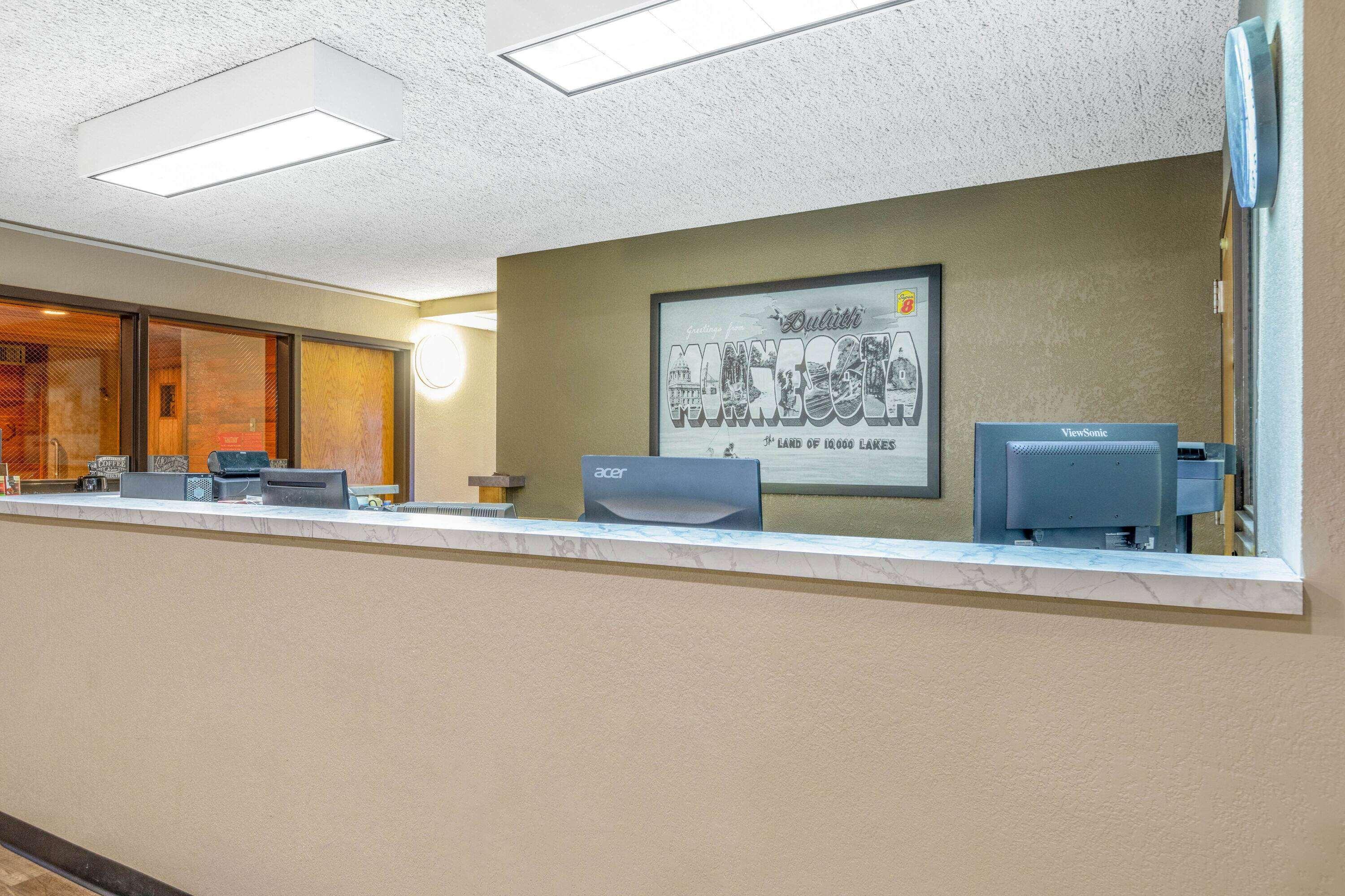 Super 8 By Wyndham Duluth Otel Dış mekan fotoğraf